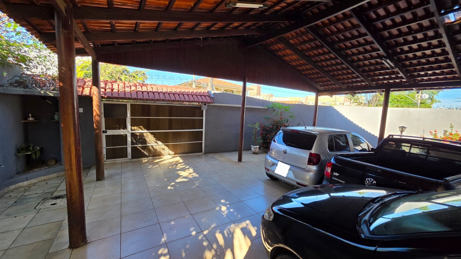 CASA TERRÉA DE ESQUINA SETOR BUENO