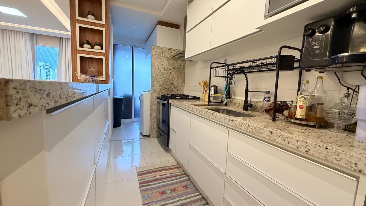 Apartamento nascente 3 suítes mobiliado à venda no Setor Bueno