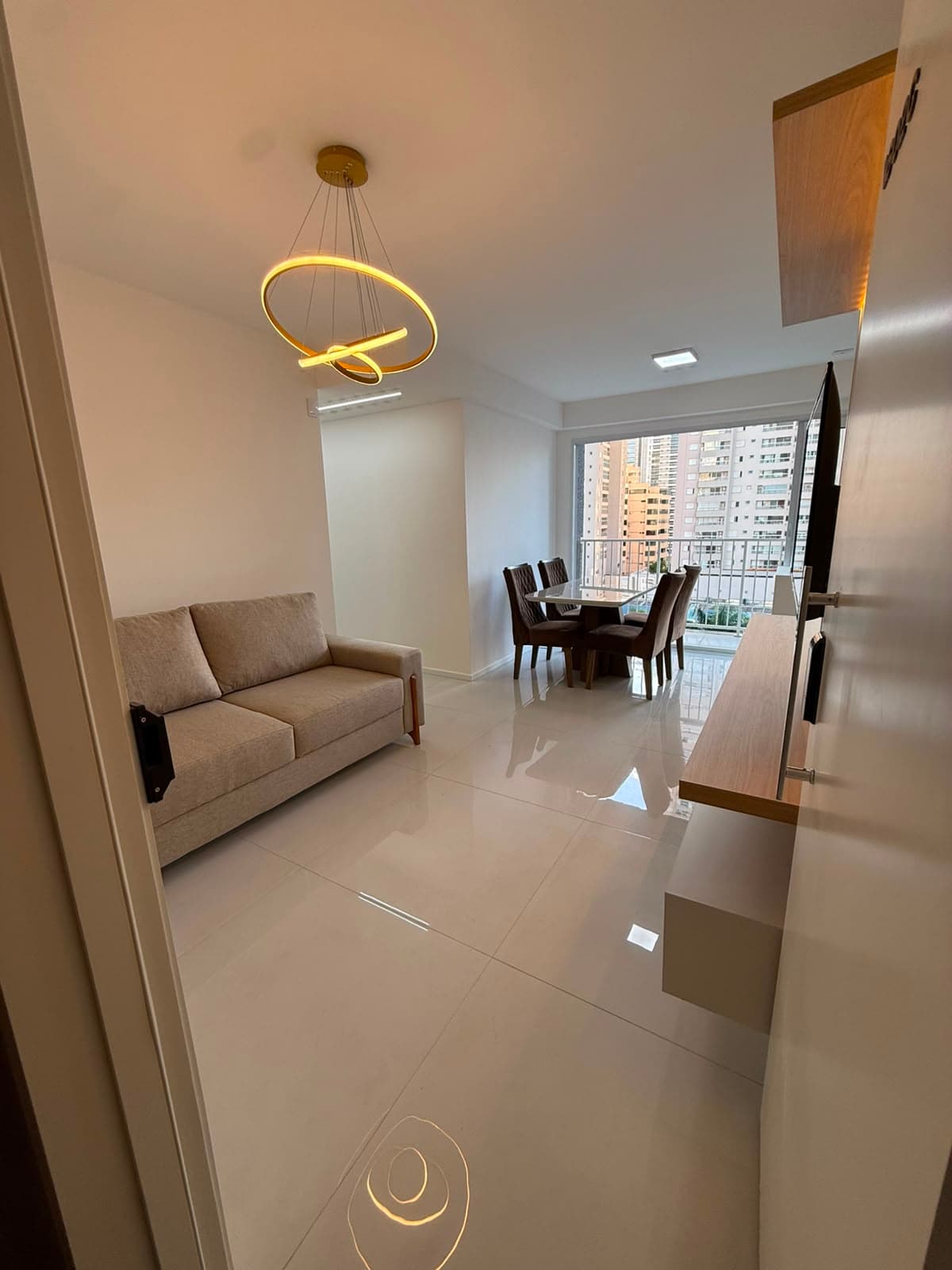 Apartamento mobiliado à venda com 2 quartos no Setor Bueno