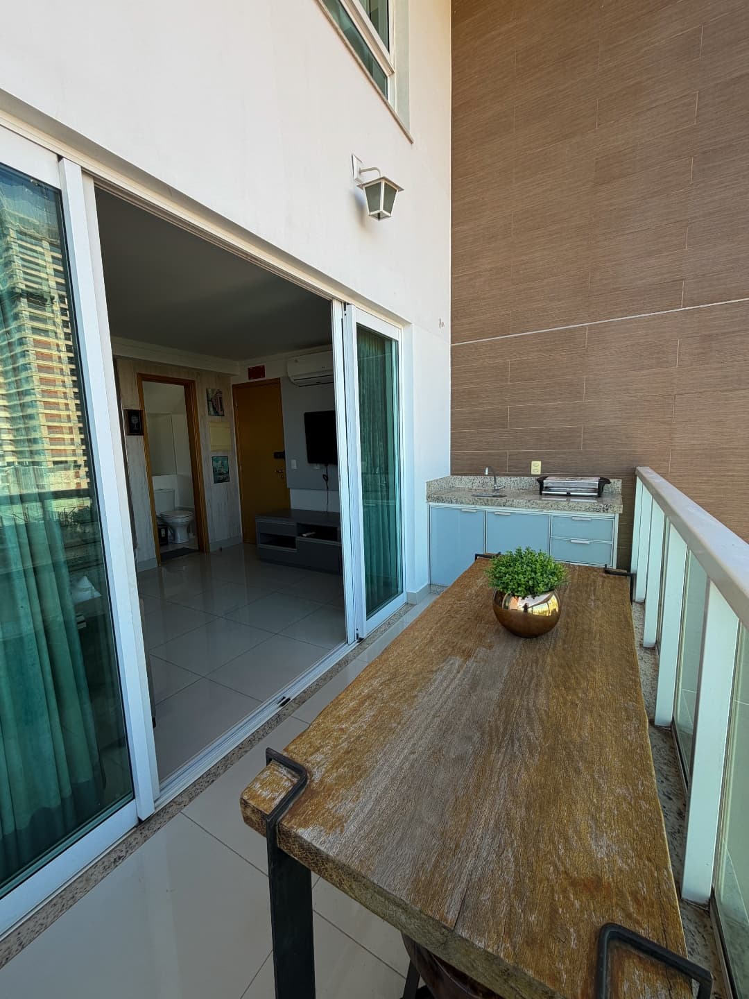 Duplex Mobiliado com Vista Definitiva para o Lago do Parque Vaca Brava | 2 Suítes | 75m² | 2 Vagas