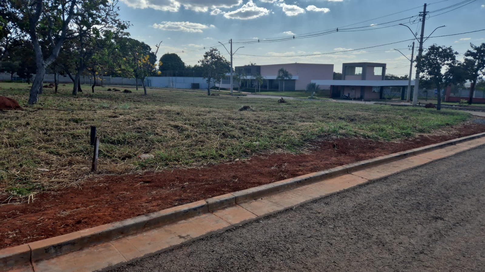 Lote de 1000m à venda no Condomínio Reserva do Cerrado Estância Vargem Bonita