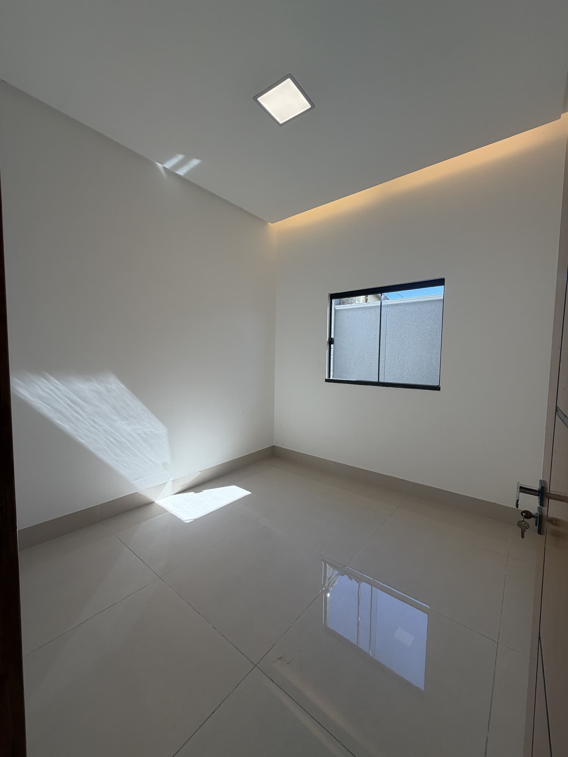 CASA 3 QUARTOS BAIRRO DAS INDÚSTRIAS