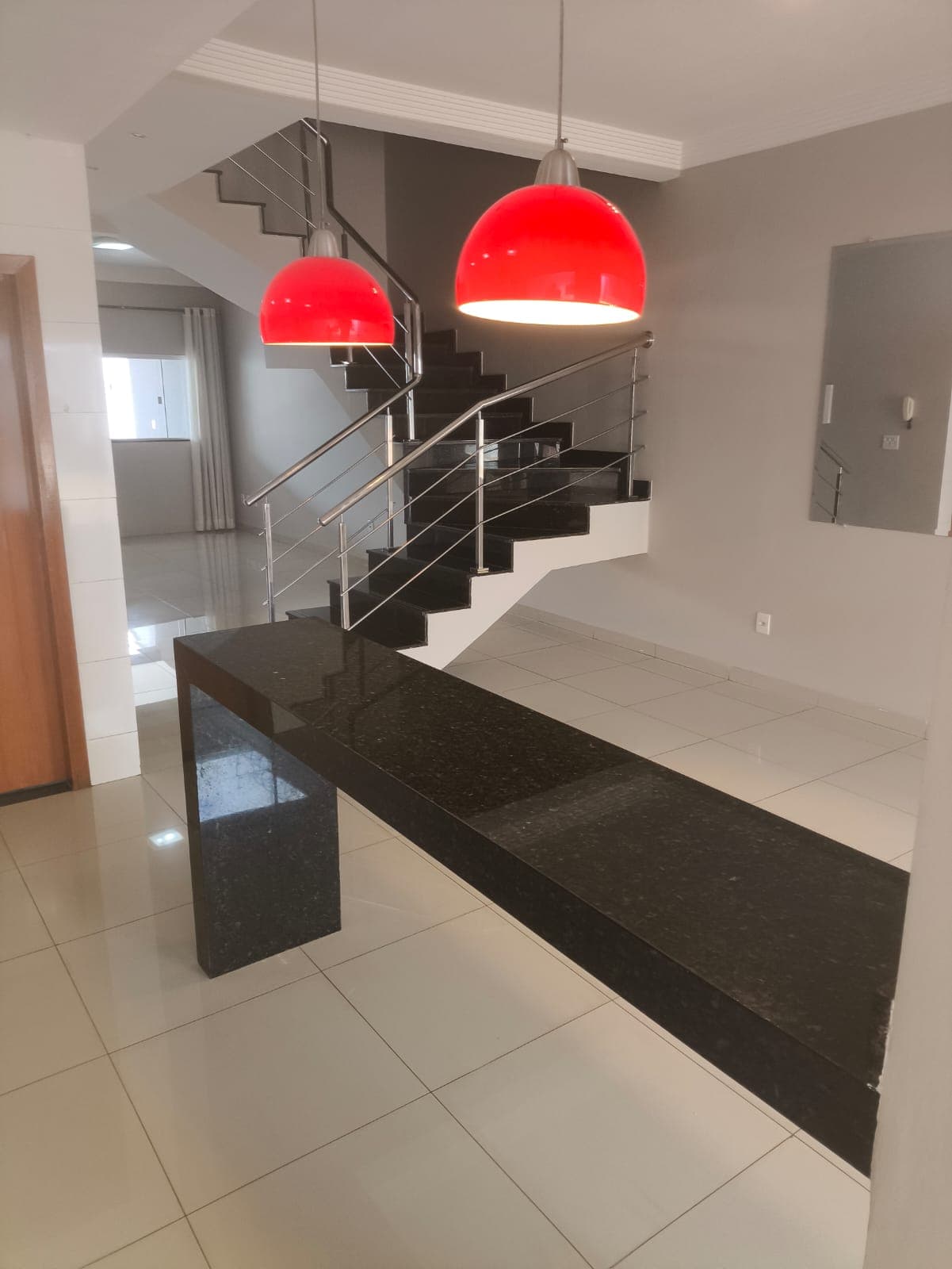 Casa sobrado semimobiliado 03 suítes à venda no Residencial Vereda dos Buritis