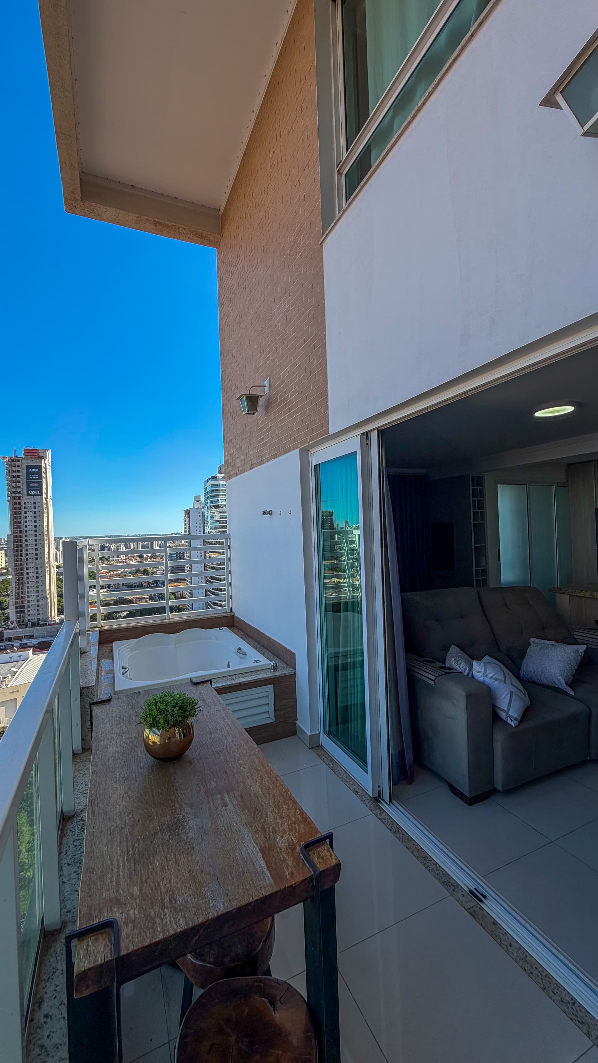Duplex Mobiliado com Vista Definitiva para o Lago do Parque Vaca Brava | 2 Suítes | 75m² | 2 Vagas