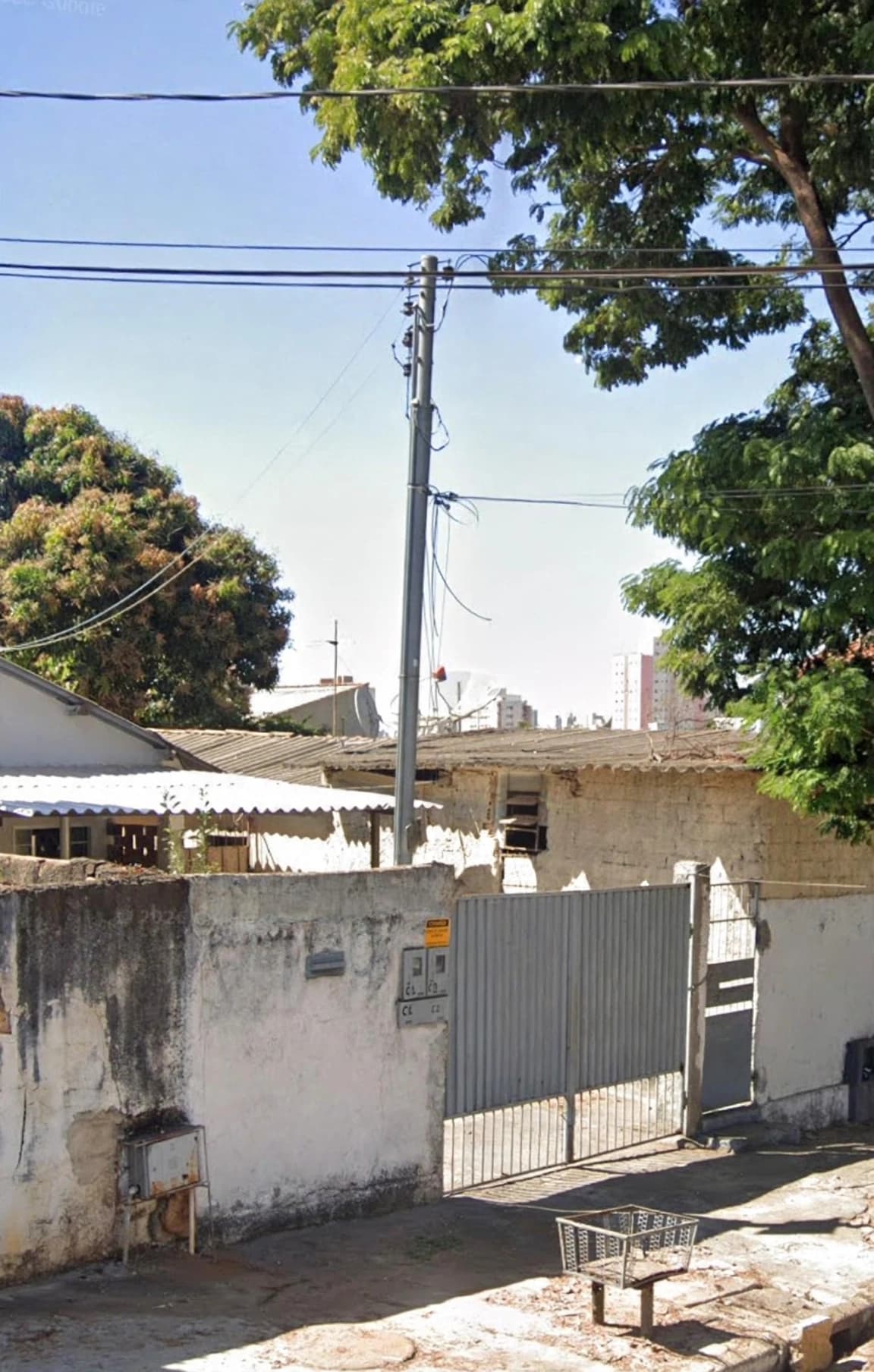 Casa com barracão à venda com 3 quartos no Setor dos Funcionários