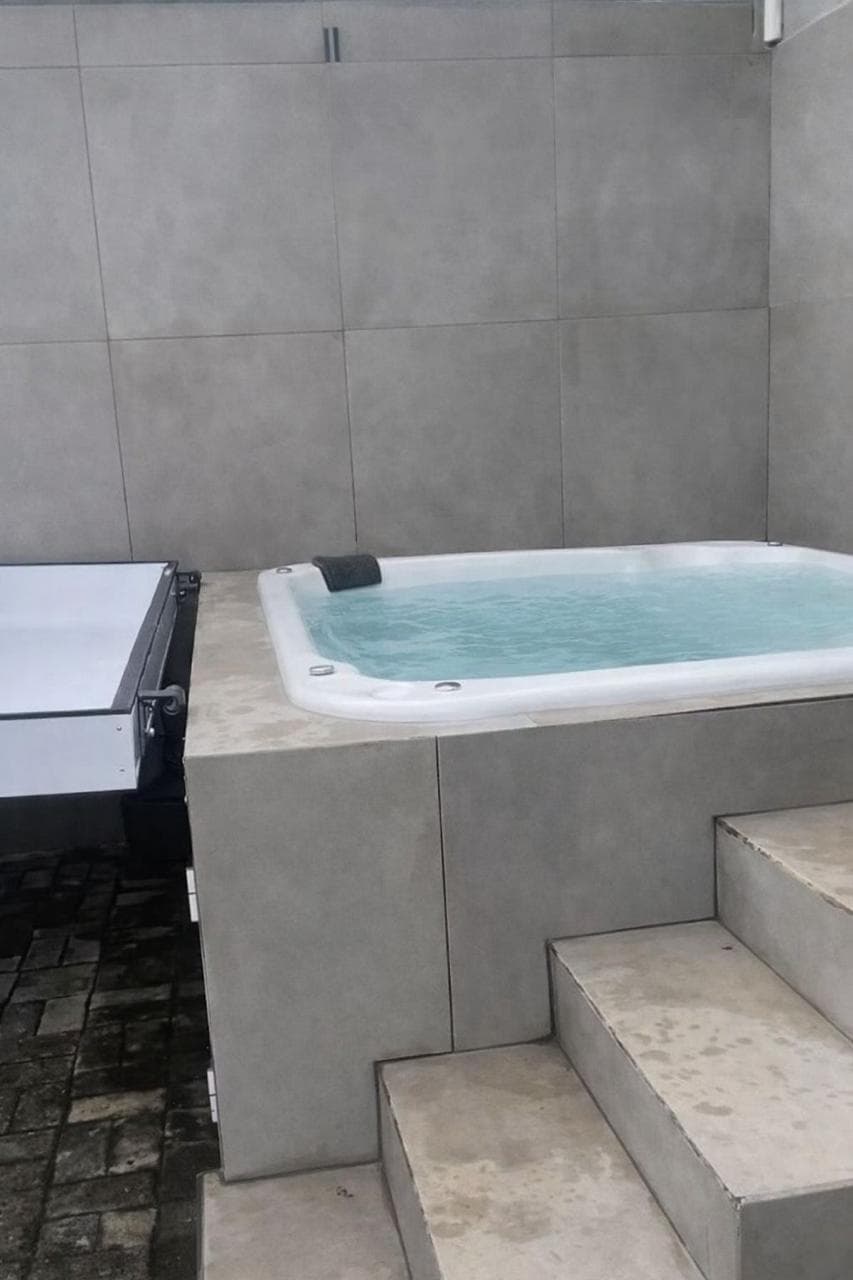 CASA TÉRREA NO SETOR FAIÇALVILLE | 3 QUARTOS (1 SUÍTE) COM JACUZZI