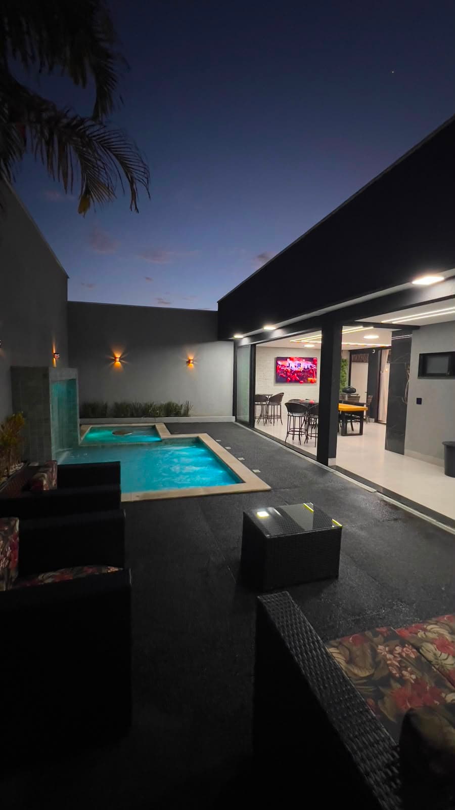 Casa à venda com 2 suítes no Residencial Havaí