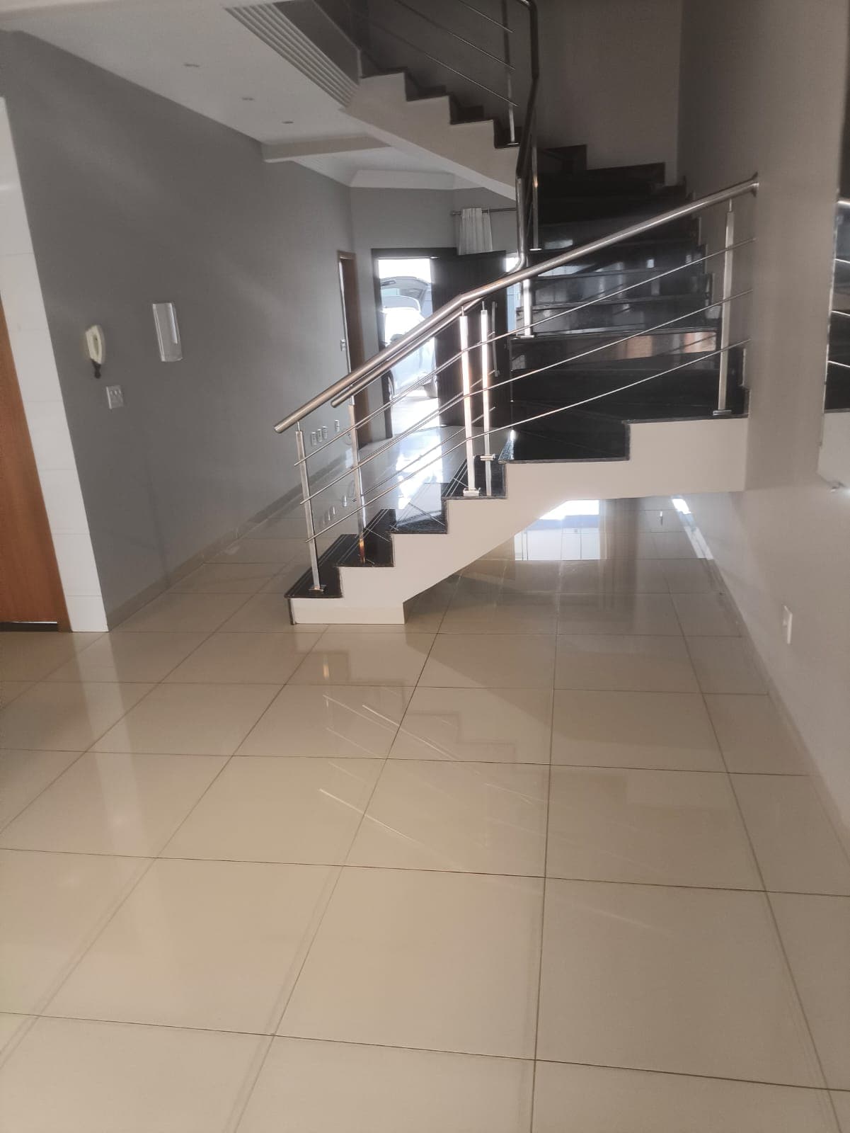 Casa sobrado semimobiliado 03 suítes à venda no Residencial Vereda dos Buritis