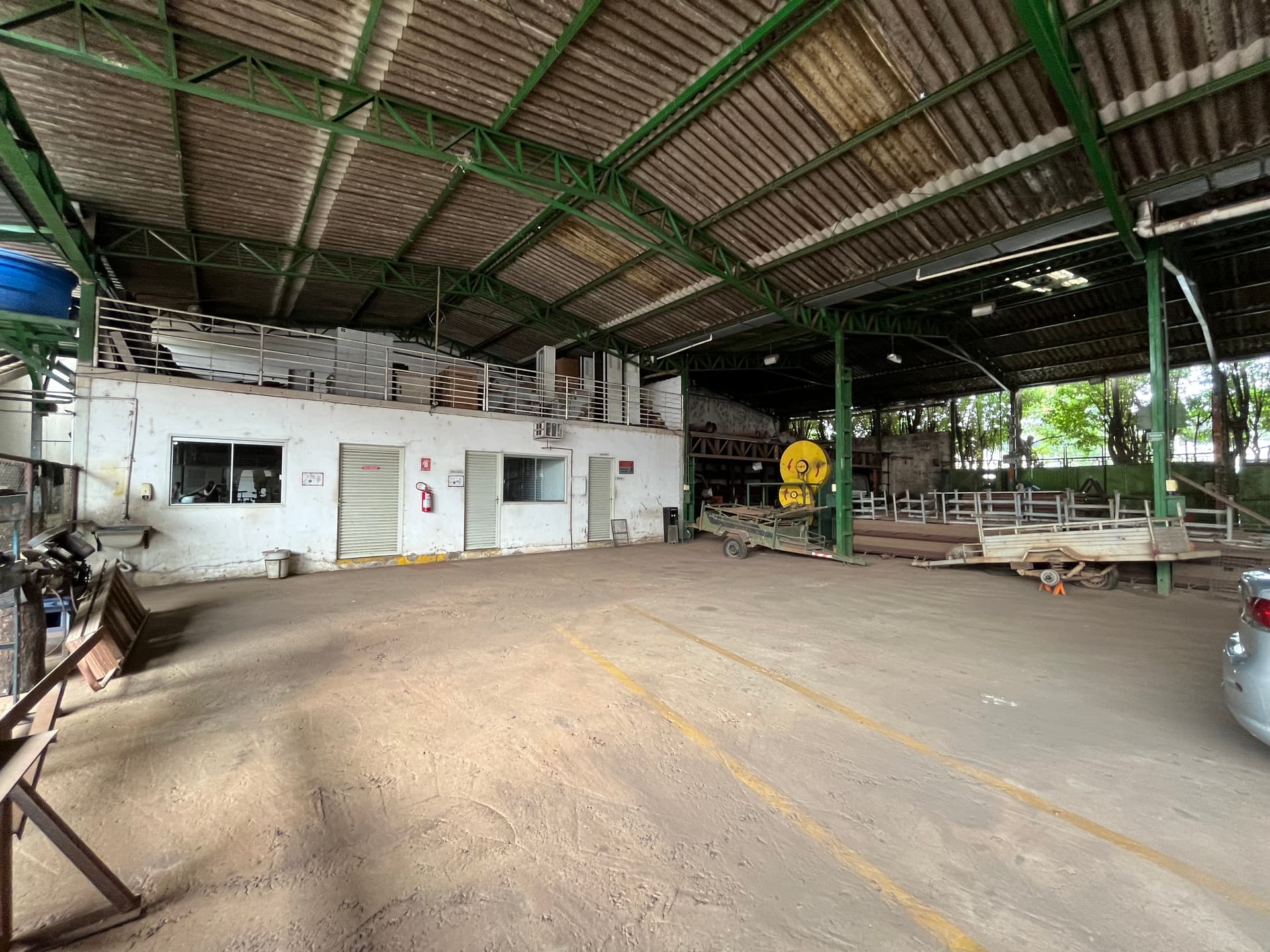 Galpão Comercial e Industrial de Grande Porte à Venda no Setor Castelo Branco