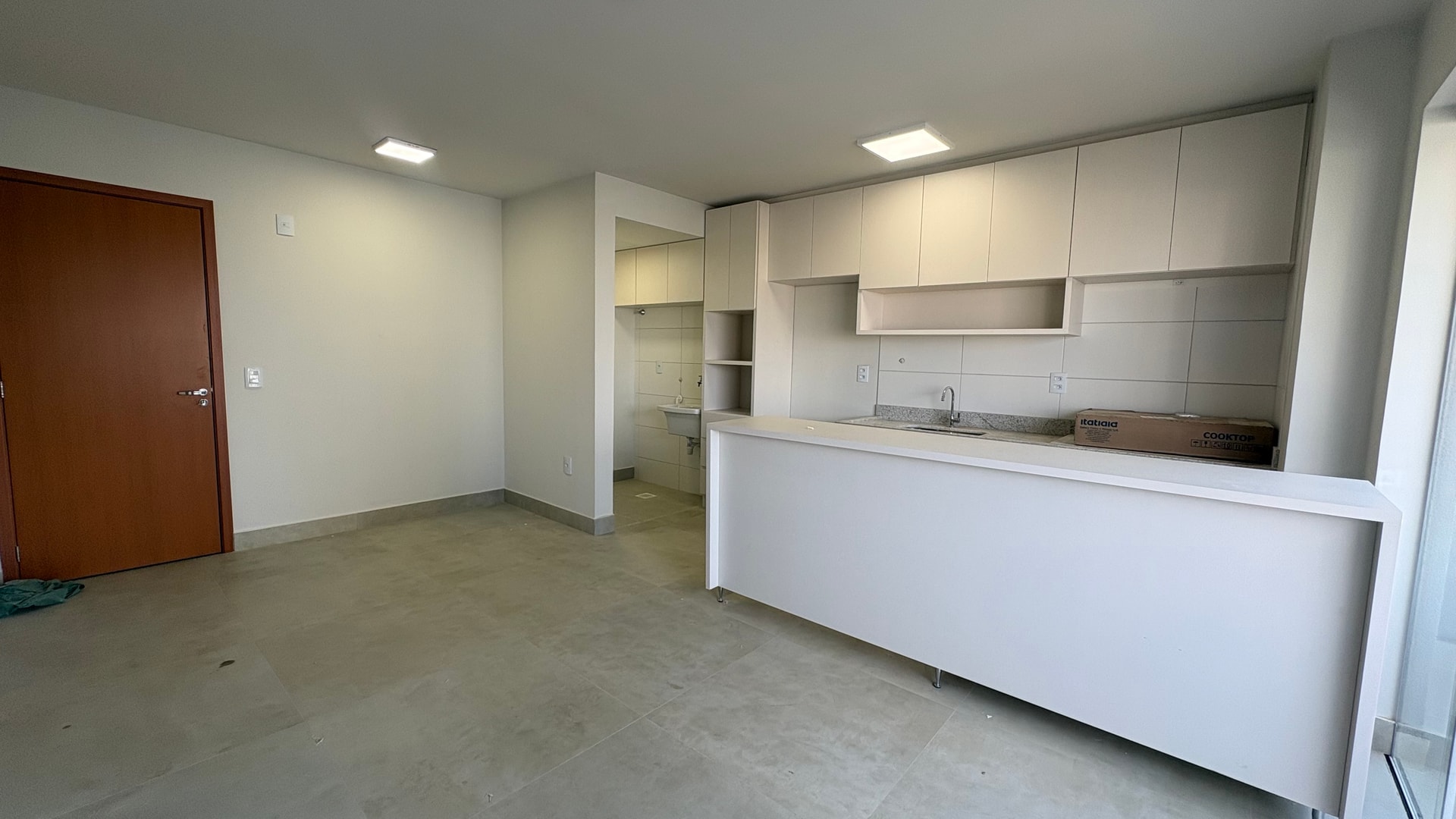 Apartamento semimobiliado à venda com 2 suítes no Setor Pedro Ludovico