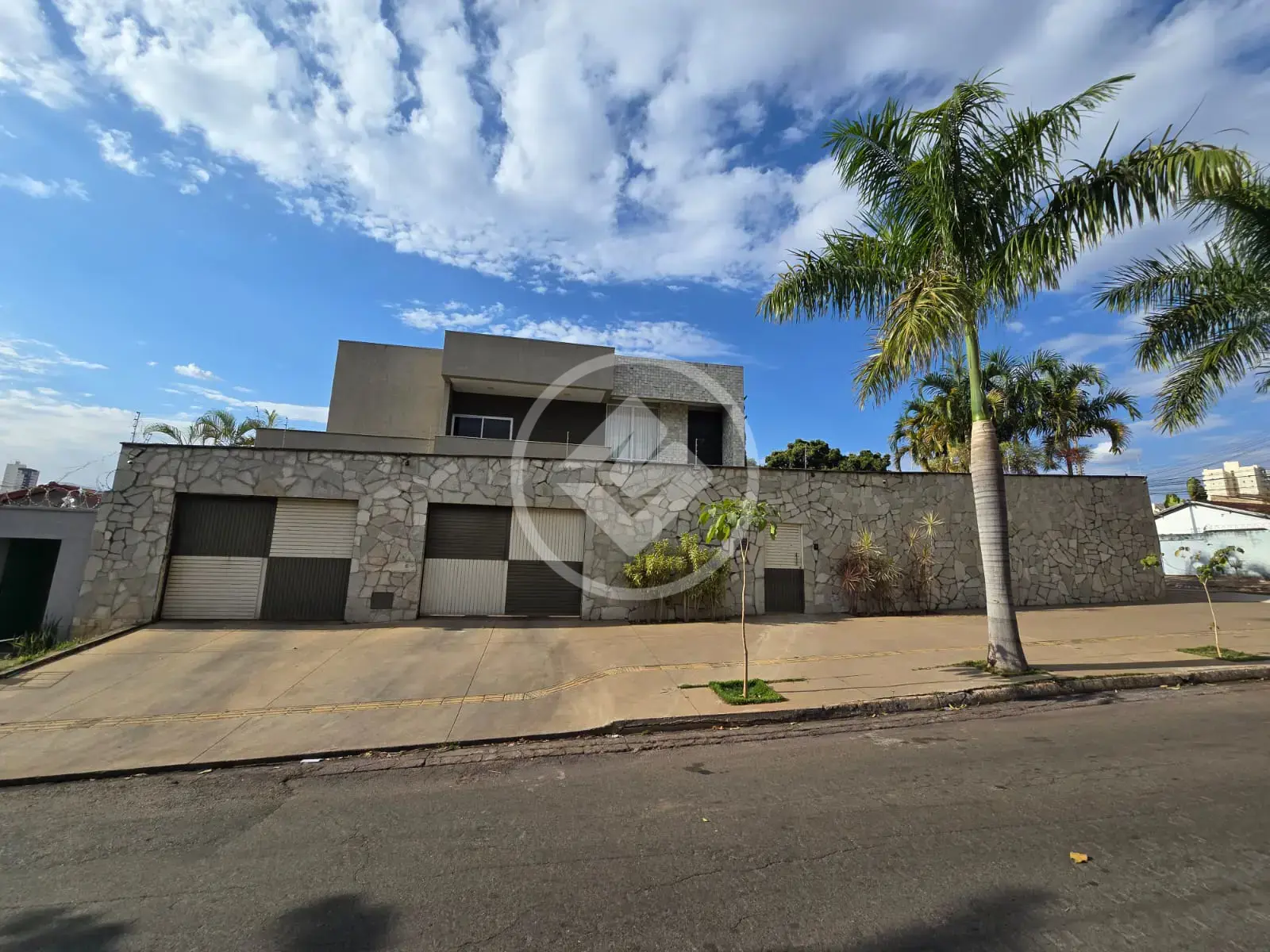 Sobrado com 4 suítes à venda no Jardim América