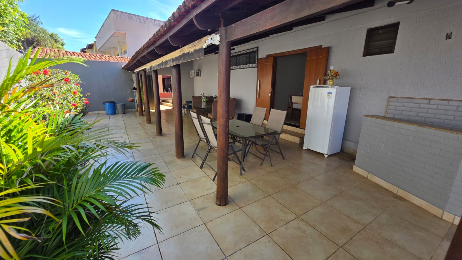 CASA TERRÉA DE ESQUINA SETOR BUENO