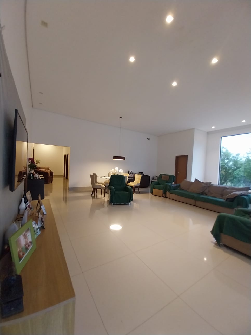 Casa à venda 6 Suítes em Hidrolândia