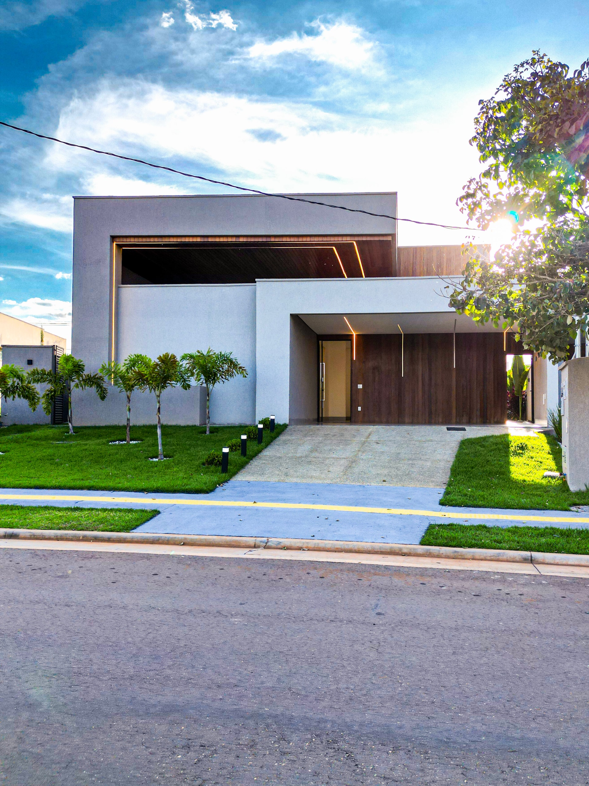 CASA 4 SUÍTES EM SENADOR CANEDO