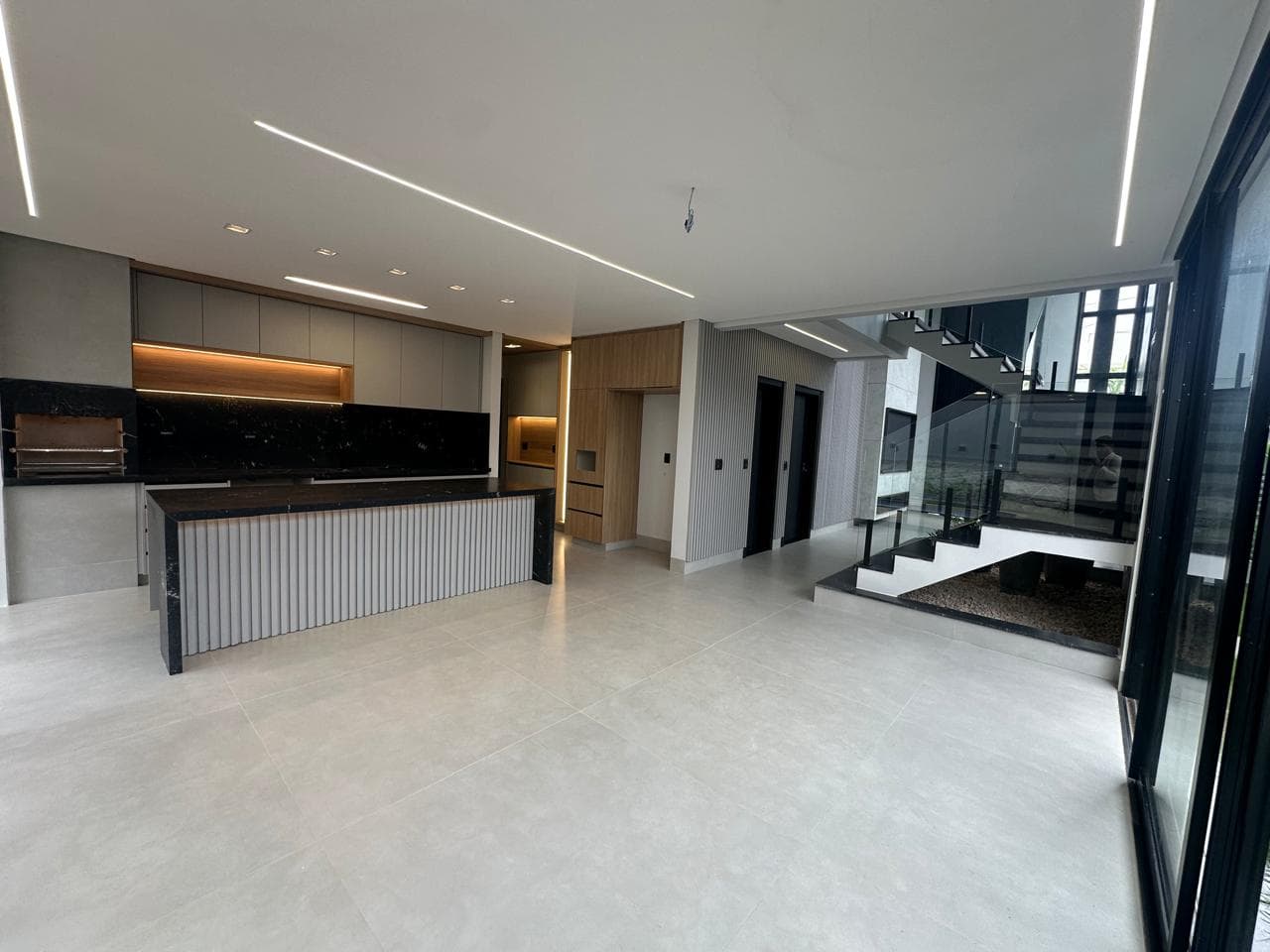 Casa à venda com 4 suítes plenas no Jardins Capri