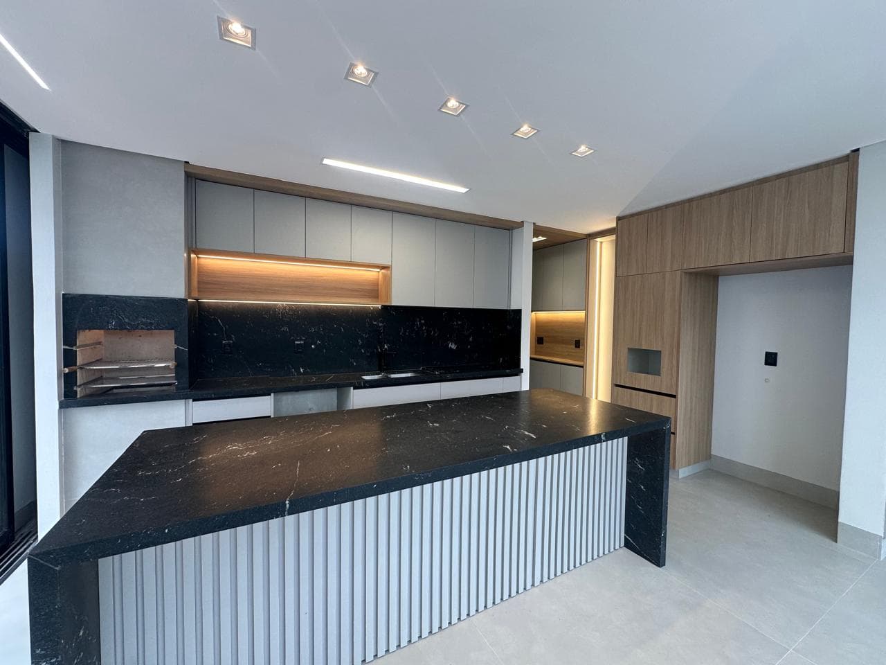 Casa à venda com 4 suítes plenas no Jardins Capri