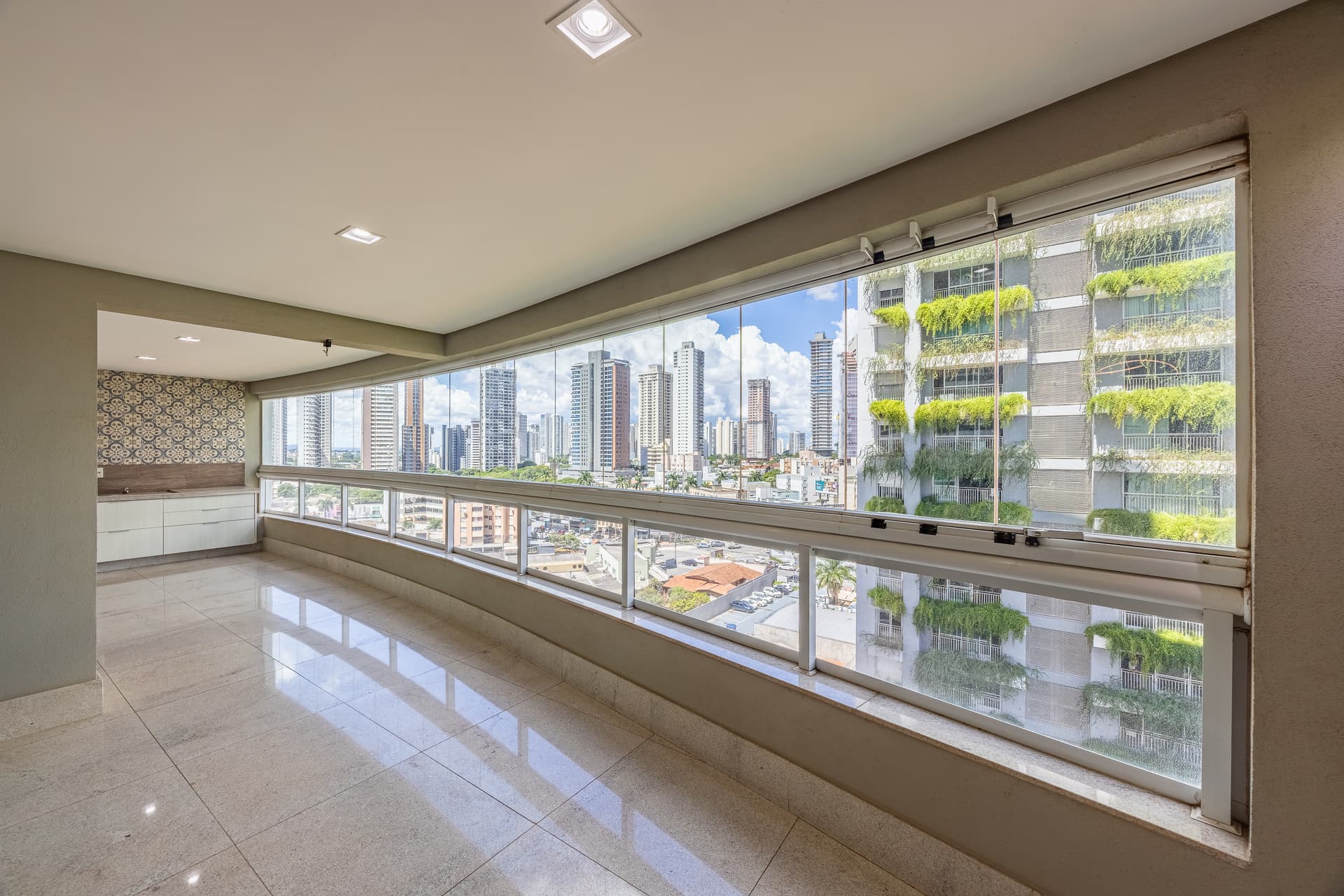 Apartamento de alto padrão com 3 suítes à venda no Setor Marista
