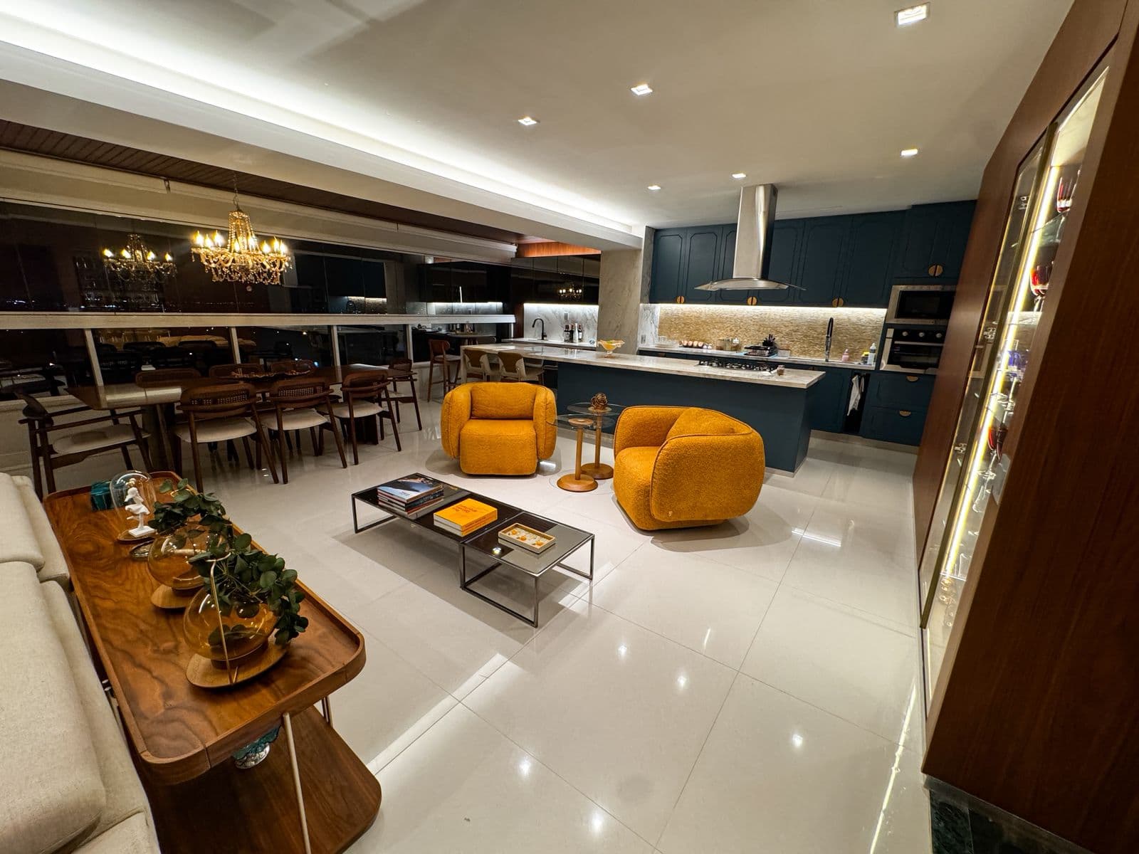 Apartamento Mobiliado de 3 suítes à venda no Park Lozandes