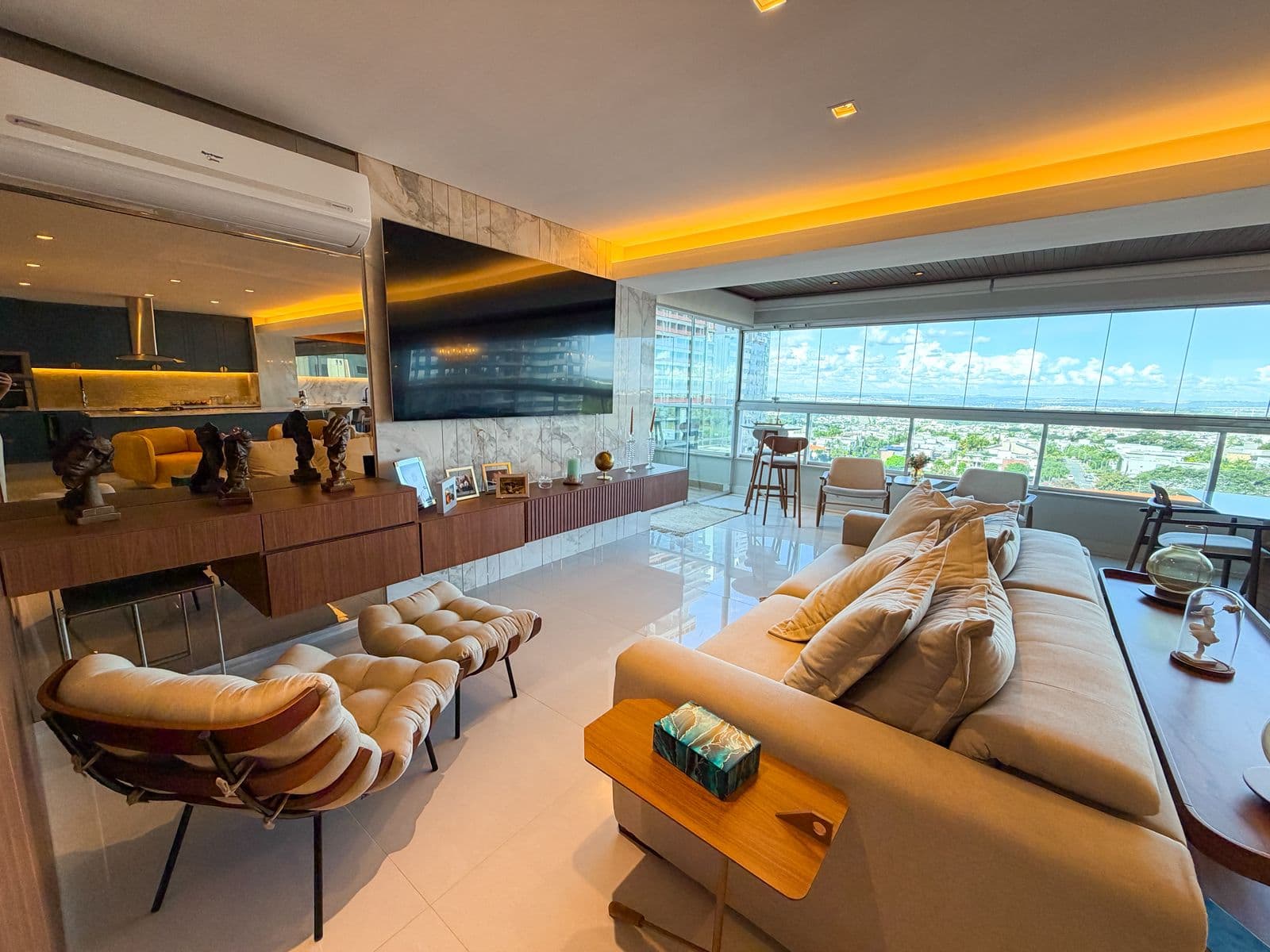 Apartamento Mobiliado de 3 suítes à venda no Park Lozandes