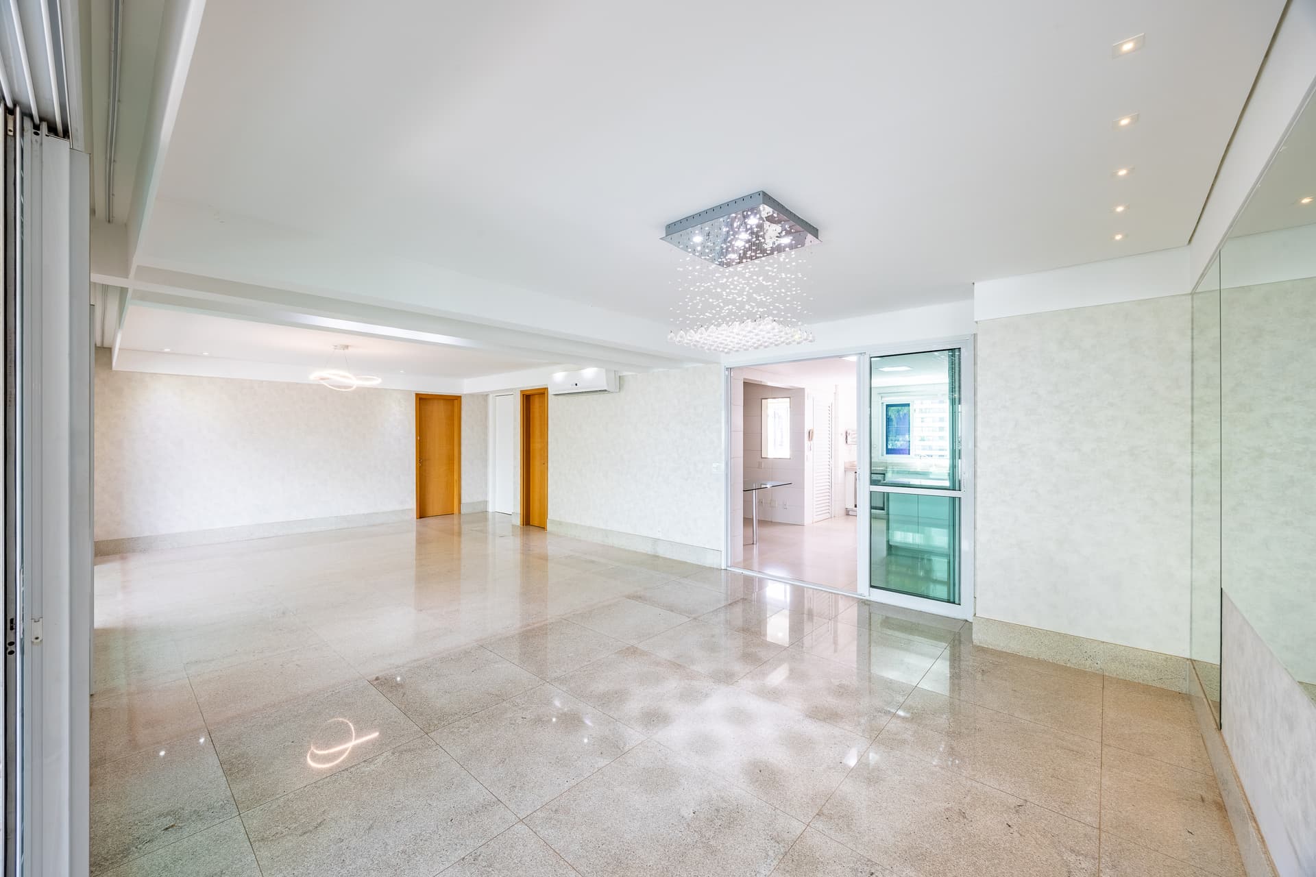 Apartamento de alto padrão com 3 suítes à venda no Setor Marista