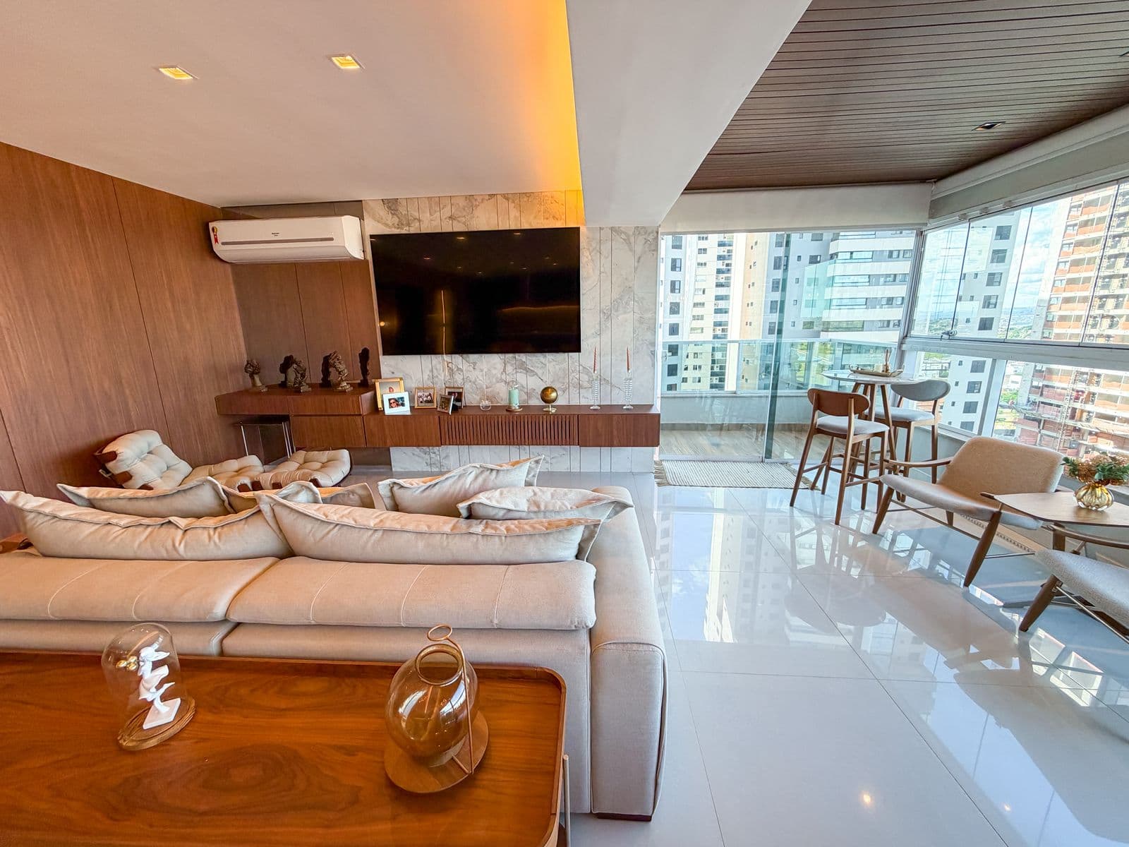 Apartamento Mobiliado de 3 suítes à venda no Park Lozandes