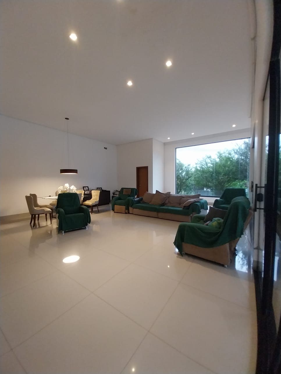 Casa à venda 6 Suítes em Hidrolândia