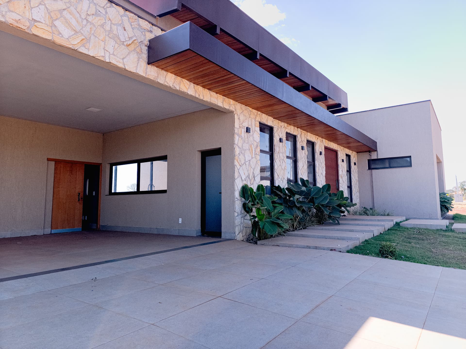 CASA TÉRREA 3 SUÍTES SANTO ANTÔNIO DE GOIÁS