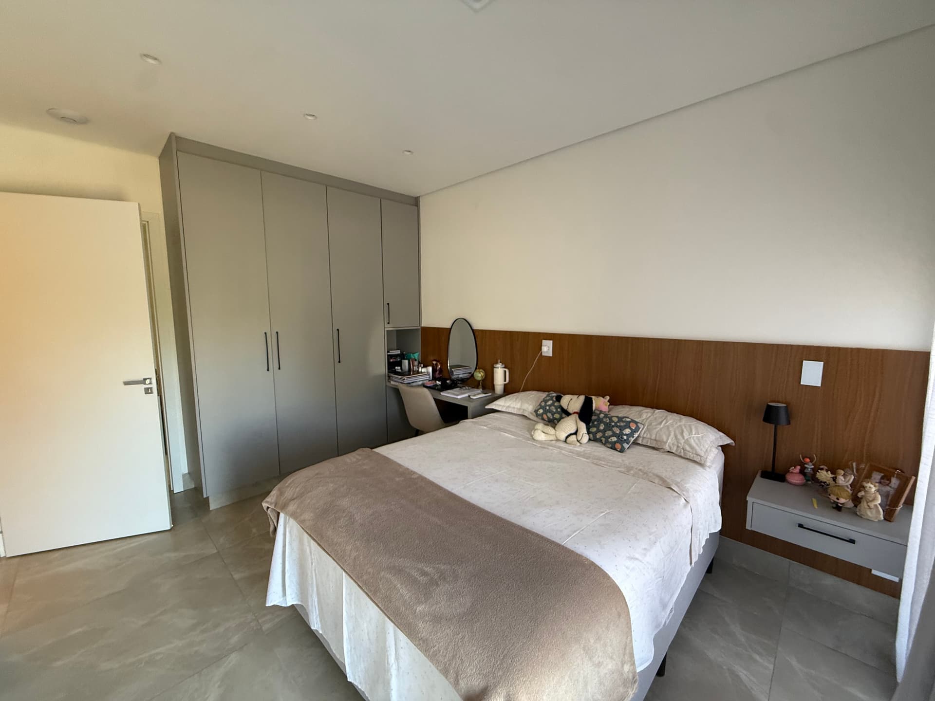 Casa mobiliada de alto padrão com 3 suítes à venda no Jardins Versalhes