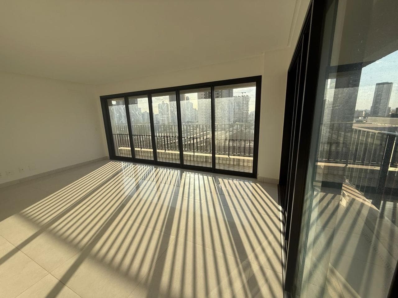 Apartamento no Cristal tower
