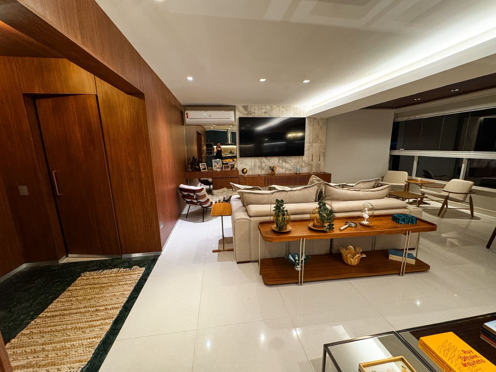 Apartamento Mobiliado de 3 suítes à venda no Park Lozandes
