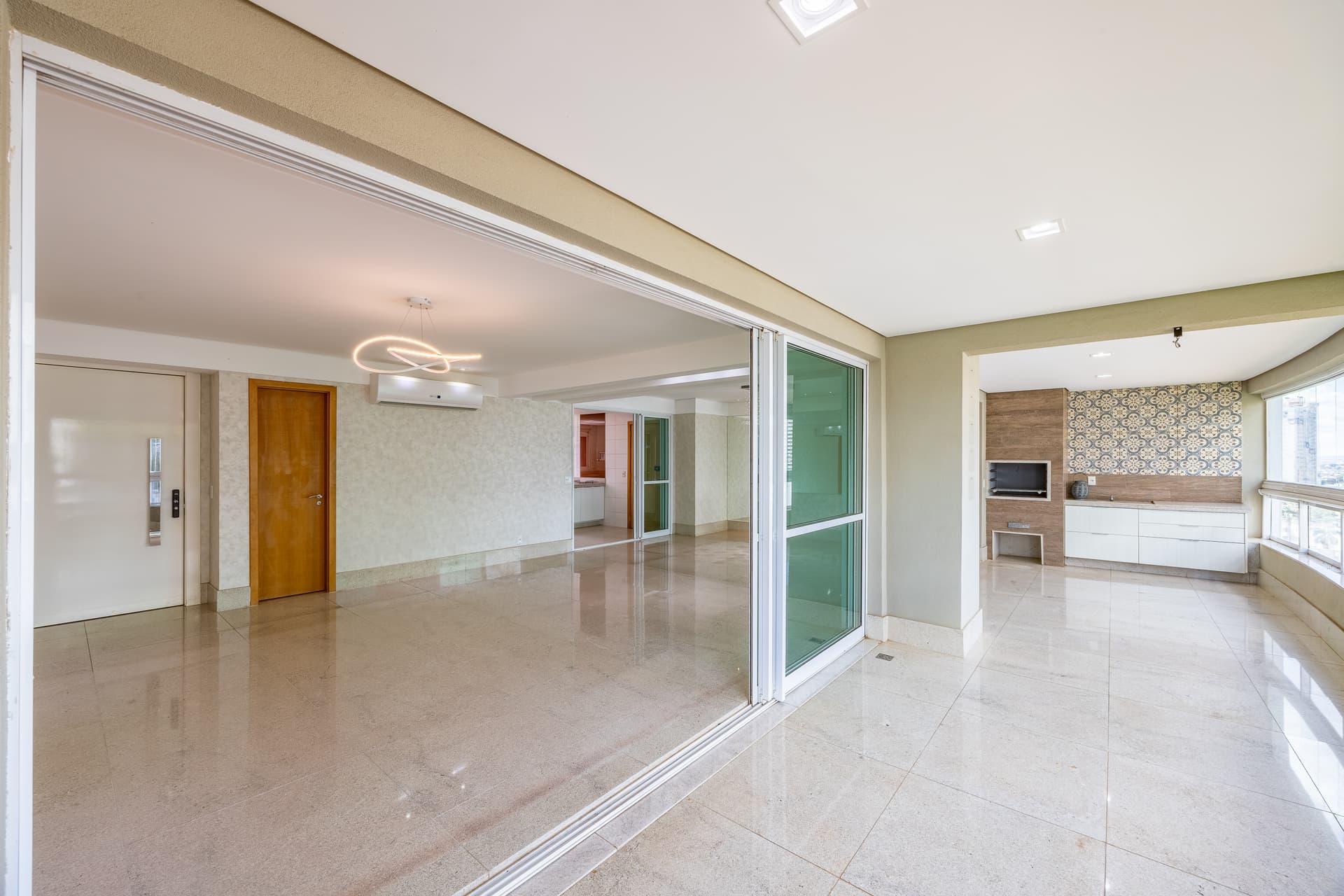Apartamento de alto padrão com 3 suítes à venda no Setor Marista
